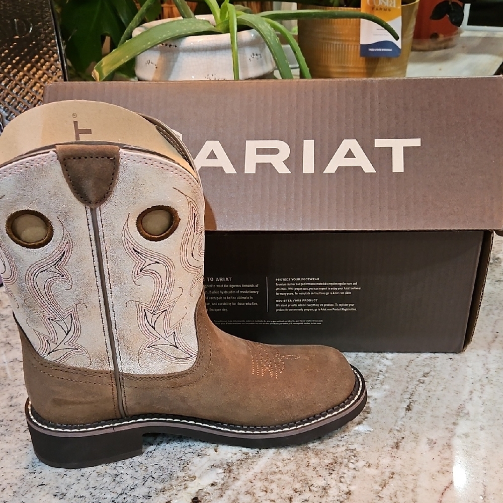 Ariat Tan and Baby Pink Heritage Cowgirl II Embroidered Boots Size 8